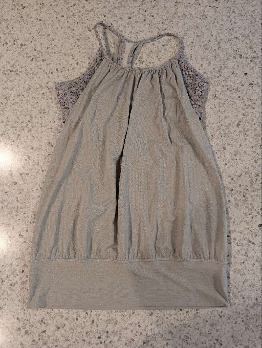 Lululemon 8 No Limits Tank Top Silver Spoon Petite Fleur Grey Built in Bra Flowy - Picture 14 of 16
